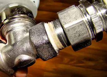 Comment se débarrasser des microfissures dans une conduite d'eau