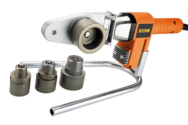 Tuyaux en PVC pour les eaux usées extérieures: types, tailles, avantages et inconvénients