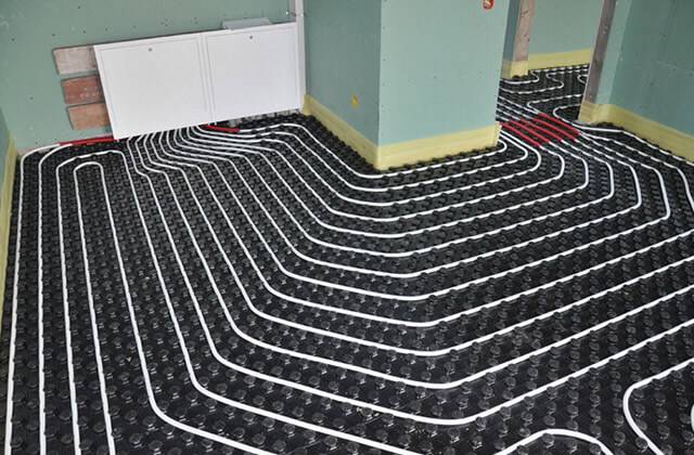 Comment fabriquer soi-même un plancher chauffant à l'eau: un guide étape par étape de la conception à l'assemblage