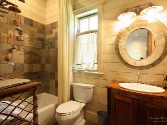 Caractéristiques de l'aménagement d'une salle de bain dans une maison en bois