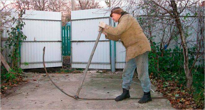 Comment les tuyaux métalliques sont pliés: subtilités technologiques du travail