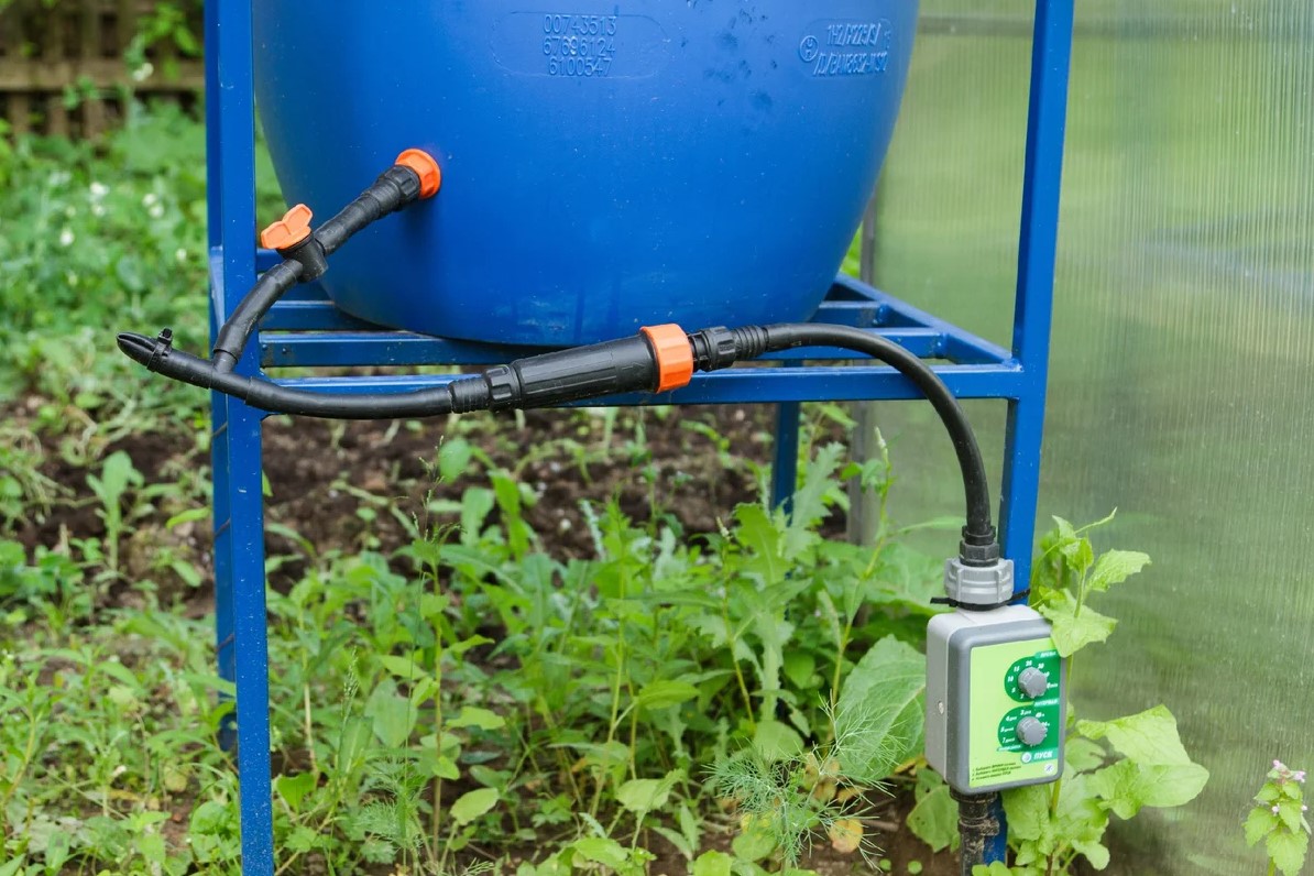 Nous choisissons des pompes pour arroser le jardin à partir d'un étang, d'un tonneau, d'un réservoir