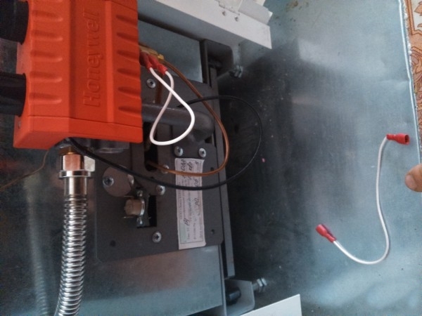 Comment vérifier le capteur de poussée avec un multimètre