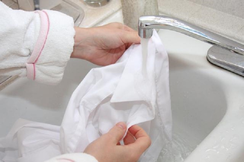 Blanchir efficacement le linge à la maison : tour d'horizon des moyens