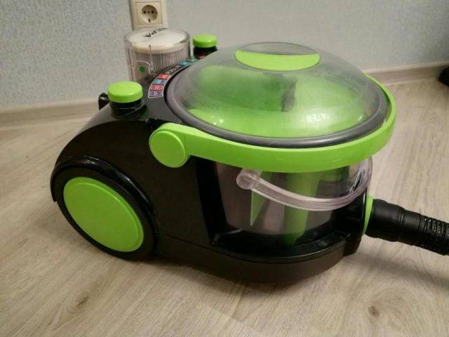 Aspirateurs avec aquafiltre: classement des modèles populaires + ce qu'il faut rechercher lors du choix de l'équipement