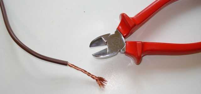 Comment installer un disjoncteur : guide d'installation étape par étape