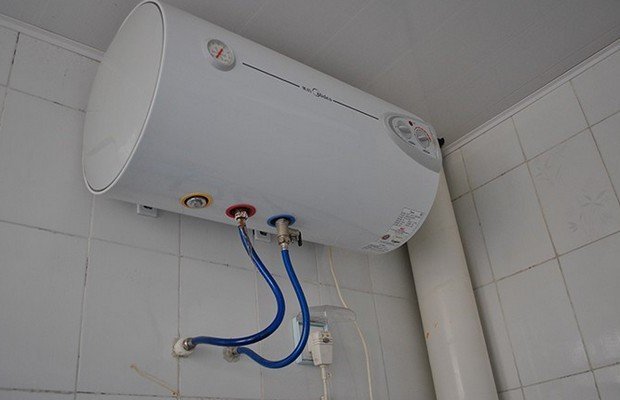 Comment choisir un chauffe-eau sans réservoir : lequel est le meilleur + aperçu de la marque