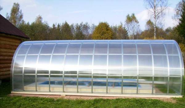 Comment faire une piscine dans le pays de vos propres mains: les meilleures options et master classes