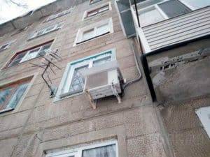 Installation d'un panier pour climatiseur sur la façade: instructions d'installation et détails des travaux