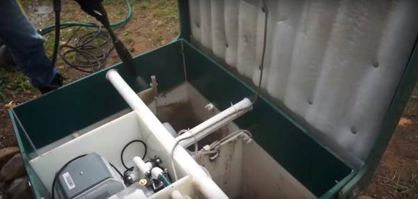 Vue d'ensemble de la fosse septique pour donner "Unilos Astra": appareil, règles d'entretien, avantages et inconvénients