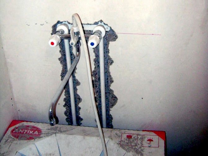 Câblage dans les maisons monolithiques: caractéristiques du câblage électrique d'une maison monolithique