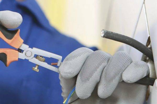 Défaillances courantes des sockets : comment réparer une prise de vos propres mains