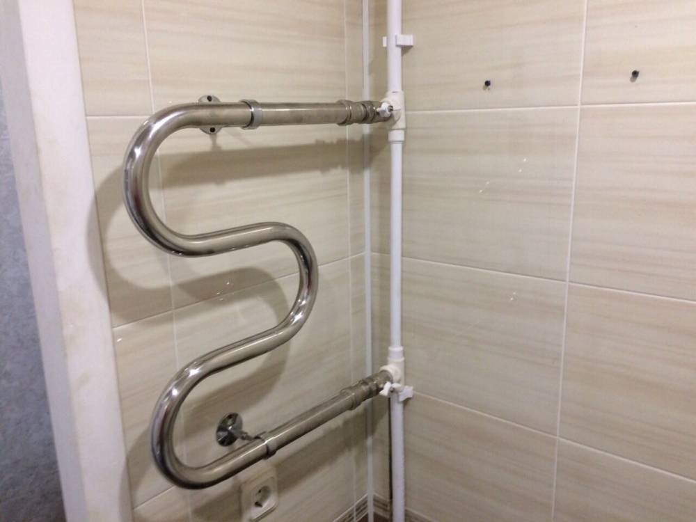 Caractéristiques de l'installation d'un sèche-serviettes électrique dans la salle de bain