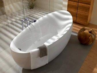 Baignoires assises pour petites salles de bain : types, appareil + comment choisir la bonne