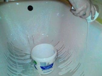 Restauration de baignoire à l'acrylique liquide : réparation de revêtement d'émail à faire soi-même