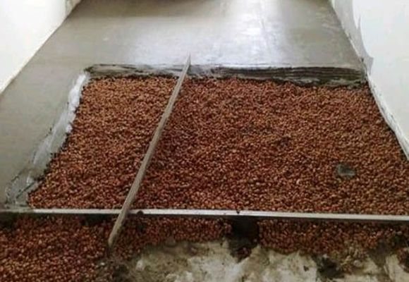 Comment isoler le sol du poulailler pour l'hiver