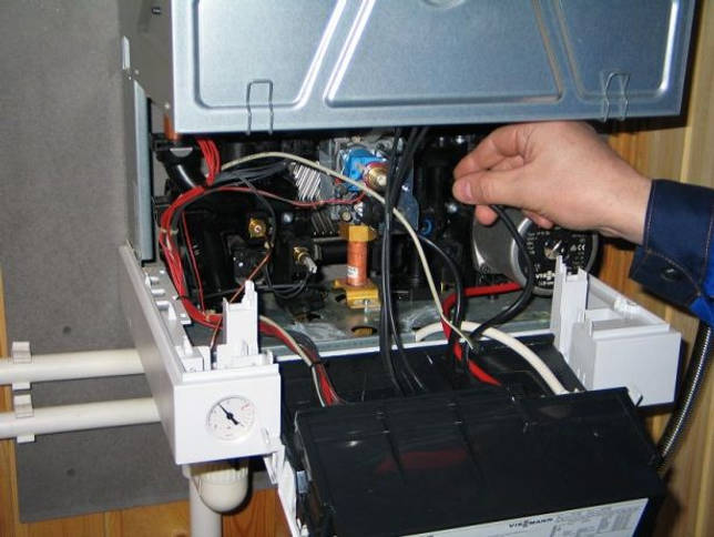 Comment démarrer une chaudière gaz double circuit après un arrêt d'urgence ?