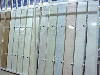 Salle de bain en panneaux plastiques : types de panneaux + petit guide de finition