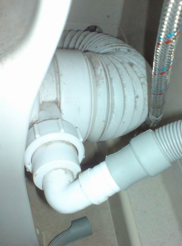 Comment vidanger l'eau d'une machine à laver - de toutes les manières