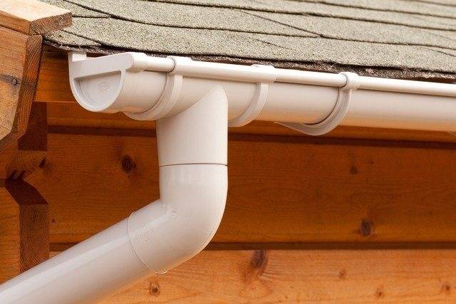 Quel système de gouttière choisir, plastique ou métal