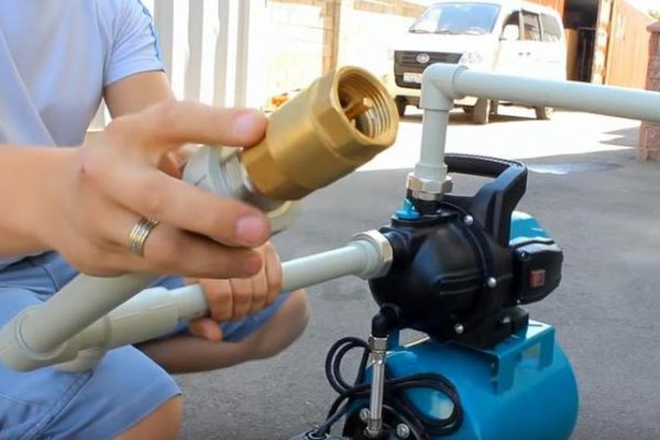 Installation et raccordement d'une station de pompage à un puits: un algorithme pour effectuer des travaux