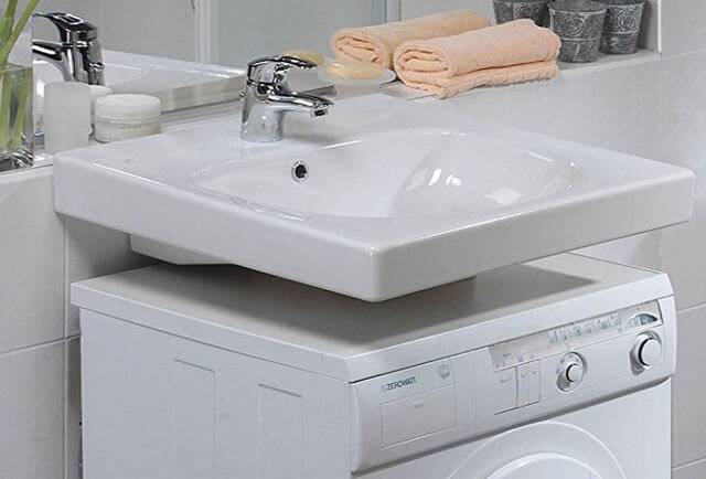 Les nuances de l'installation d'un évier sur une machine à laver: un exemple de travail étape par étape