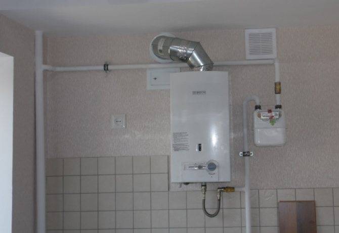 Est-il possible d'installer un adaptateur avec une section de cheminée de 120 mm et une sortie de colonne de 130 mm ?