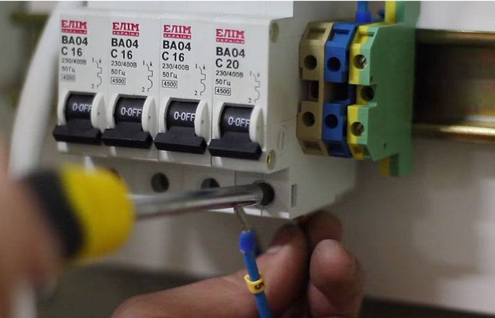 Comment en faire deux à partir d'une prise et comment câbler correctement une prise à partir d'une prise