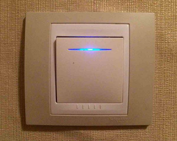 Pourquoi les lampes LED sont allumées lorsque l'interrupteur est éteint : causes et solutions