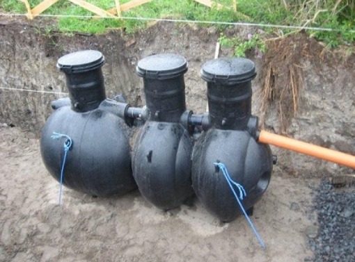 Aperçu des caractéristiques techniques des fosses septiques et stations d'épuration finlandaises d'Uponor