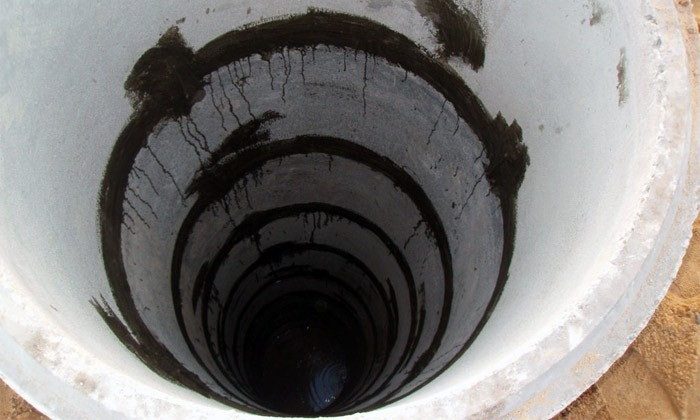 Insertion dans une fosse septique béton : comment imperméabiliser avec un insert plastique