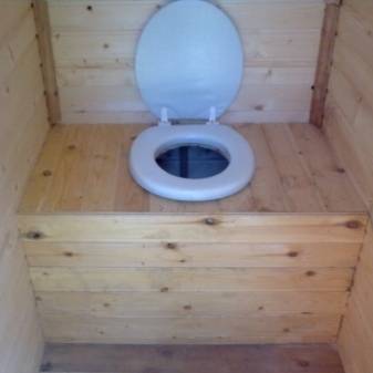 Toilettes de campagne: un aperçu des types de modèles de jardin pour une toilette de campagne et les caractéristiques de leur installation