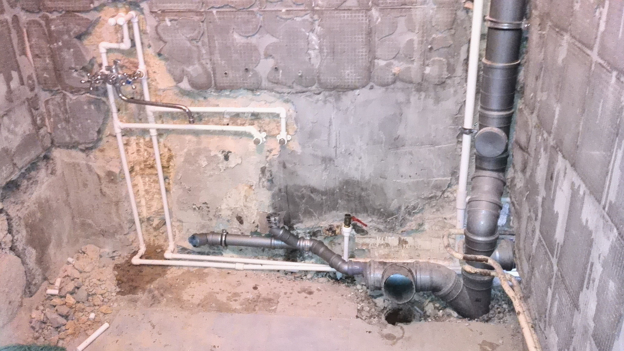 Assainissement à faire soi-même dans un appartement: appareil, schéma, règles de câblage