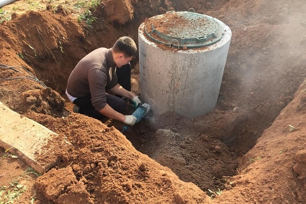 Puisard d'anneaux en béton sans fond: comment le faire soi-même