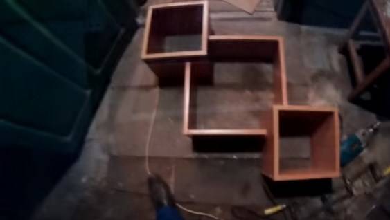 Nous fabriquons une étagère pour les livres de nos propres mains: 6 solutions originales