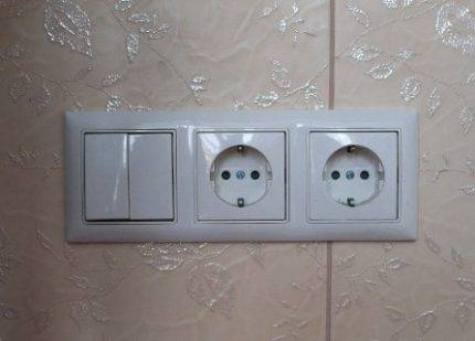 Commutateur de passage double : appareil + schéma de câblage + conseils d'installation