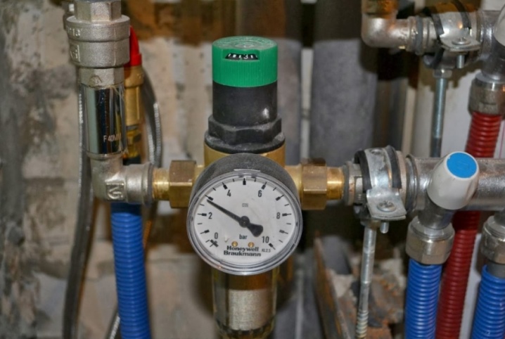 Quel diamètre de raccords sont nécessaires pour connecter les réservoirs de stockage d'eau ?