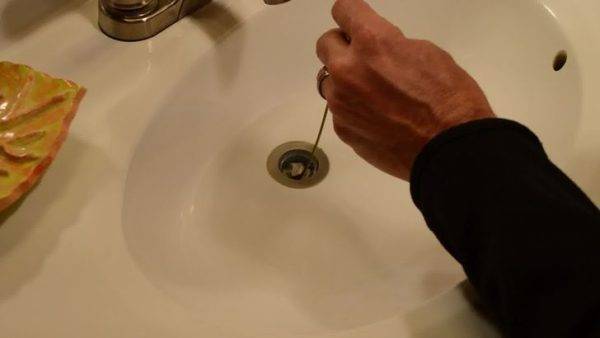 Un nettoyant efficace pour les bouchons de canalisation avec des ingrédients trouvés dans toutes les cuisines