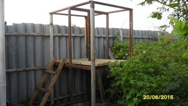 Douche d'été chauffée à faire soi-même: instructions de construction étape par étape