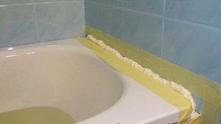 10 façons de bien sceller le joint entre la salle de bain et le mur