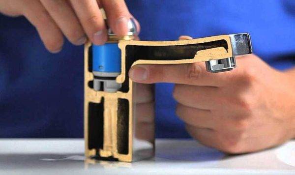 Que faire en cas de fuite d'eau froide d'un mitigeur monocommande