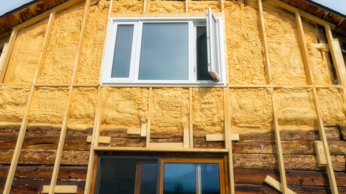 Comment gainer une maison de campagne ? 34 options de photos pour les maisons de revêtement à l'extérieur, caractéristiques de la décoration extérieure des maisons de jardin du pays