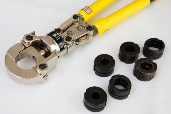 Pince à sertir pour tubes métal-plastique : outil de sertissage manuel, hydraulique pour sertir et sertir des tubes plastiques