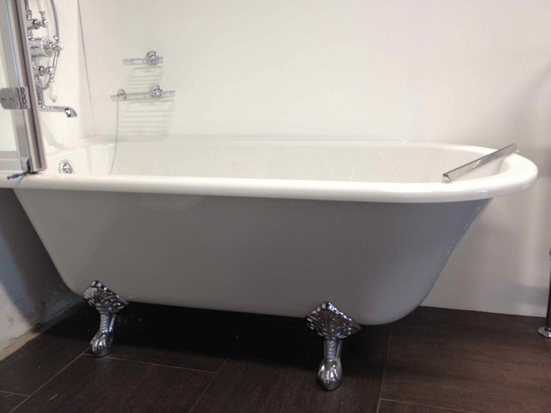 Comment choisir une baignoire : 5 points + et - [acrylique - acier - fonte]