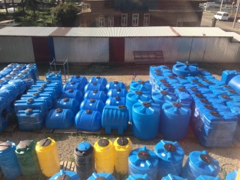 Réservoirs d'eau en plastique : types, avantages et inconvénients + recommandations pour le choix