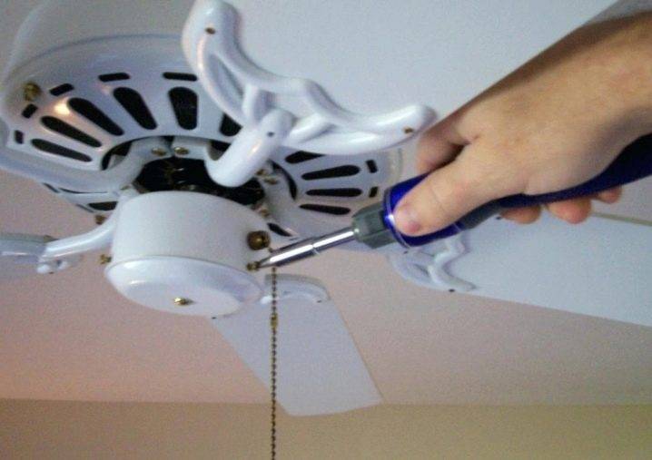 Ventilateur de faux plafond: caractéristiques de sélection et subtilités d'auto-installation