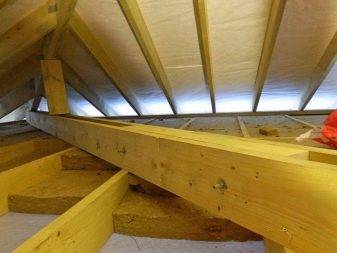 Comment isoler le plafond de la maison du côté du grenier