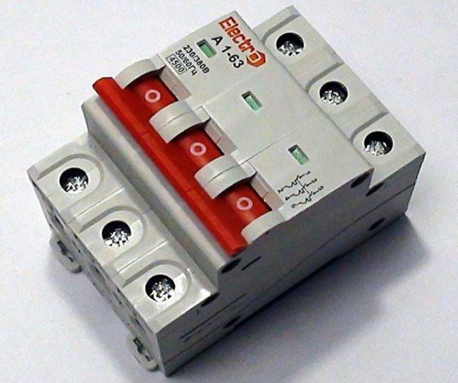 Choisir un disjoncteur : types et caractéristiques des machines électriques