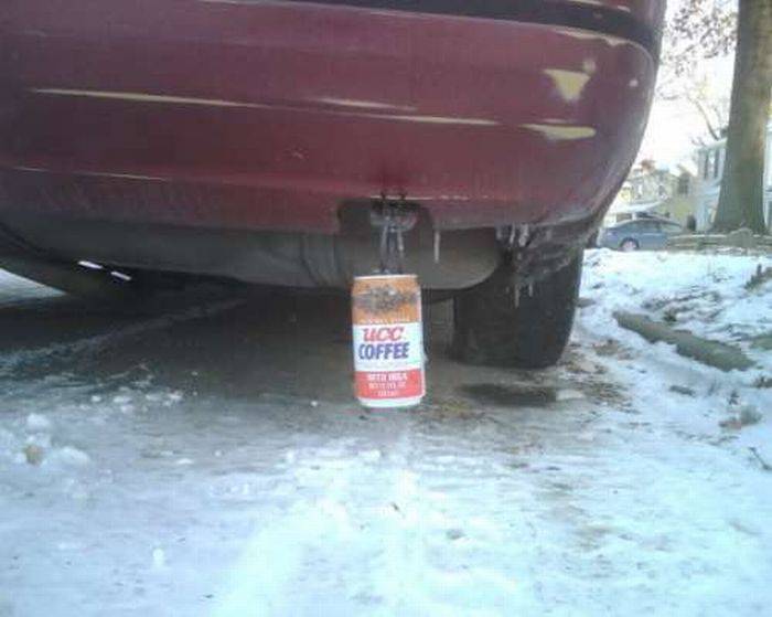 Pourquoi accrocher un petit seau sur la voiture