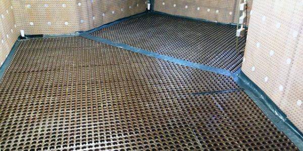 Imperméabilisation du sol dans l'appartement: caractéristiques du choix des matériaux isolants + procédure de travail